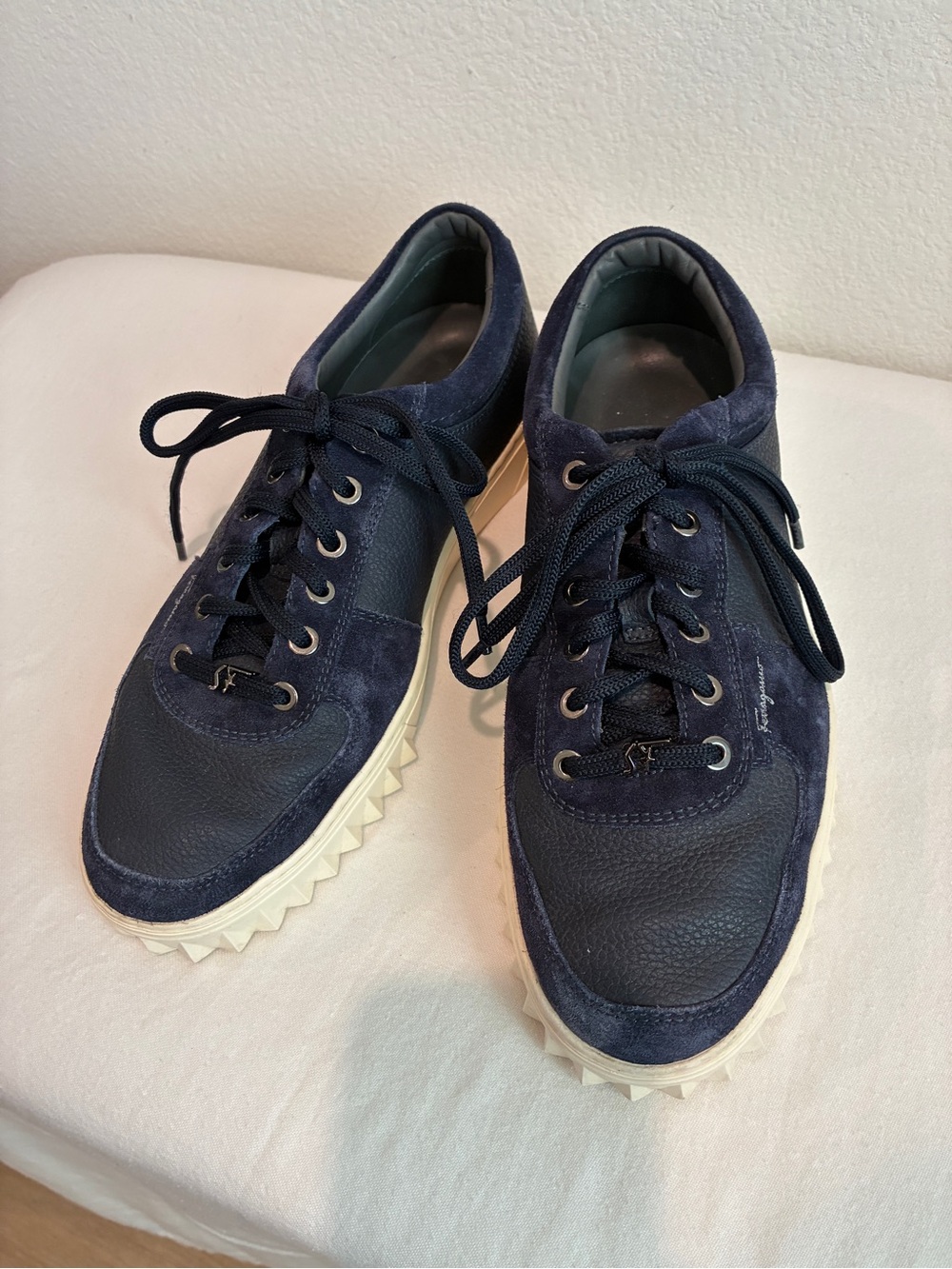 Salvatore Ferragamo Mens Navy Blue Scuby Leather &  Suede Laced Sneakers-6M